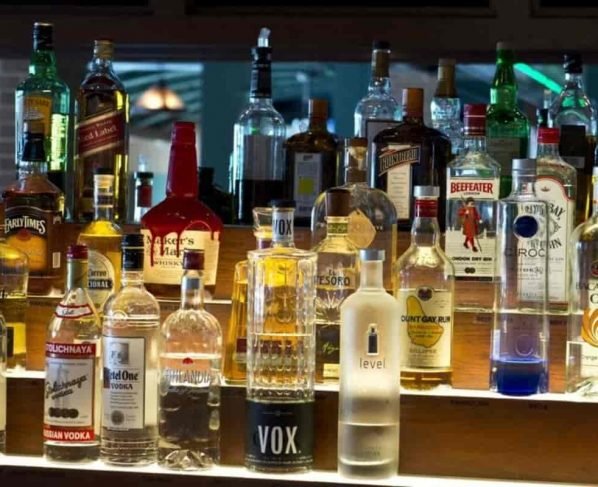 Delhi Bars,Delhi Bars and Pubs,Delhi Bars Reopening,Delhi Bars and Pubs,Delhi LG,Delhi Lieutenant Governor,Anil Baijal,Delhi CM,Arvind Kejriwal