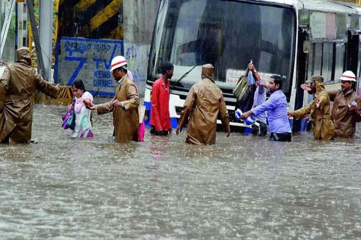 8 killed as heavy rains batter Hyderabad; water enters homes, vehicles washed away