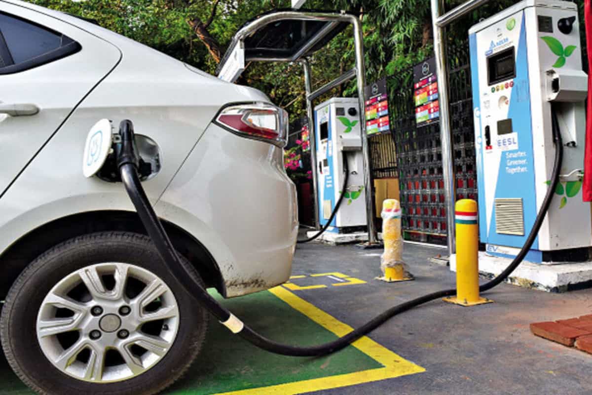 Delhi govt exempts electric vehicles from road tax