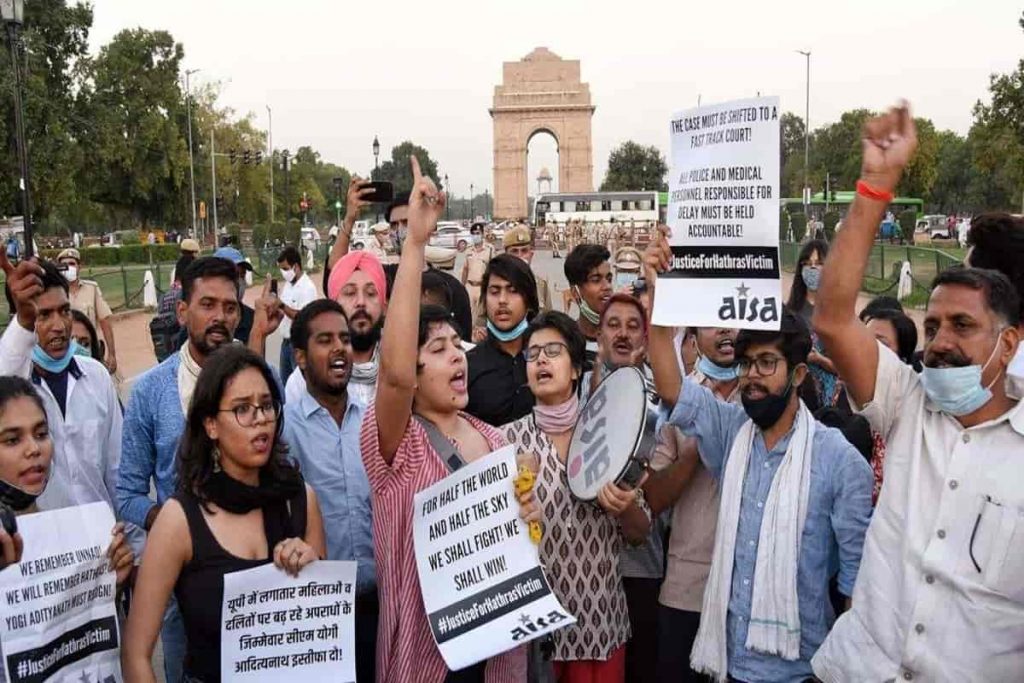 UP Rape Case,Uttar Pradesh Rape Case,Lucknow Rape Case,Rape Case,Hathras Rape Case,UP Police,CM Yogi,Samajwadi Party,Akhilesh Yadav,Yogi Adityanath