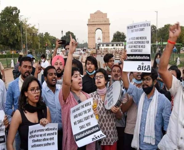 UP Rape Case,Uttar Pradesh Rape Case,Lucknow Rape Case,Rape Case,Hathras Rape Case,UP Police,CM Yogi,Samajwadi Party,Akhilesh Yadav,Yogi Adityanath