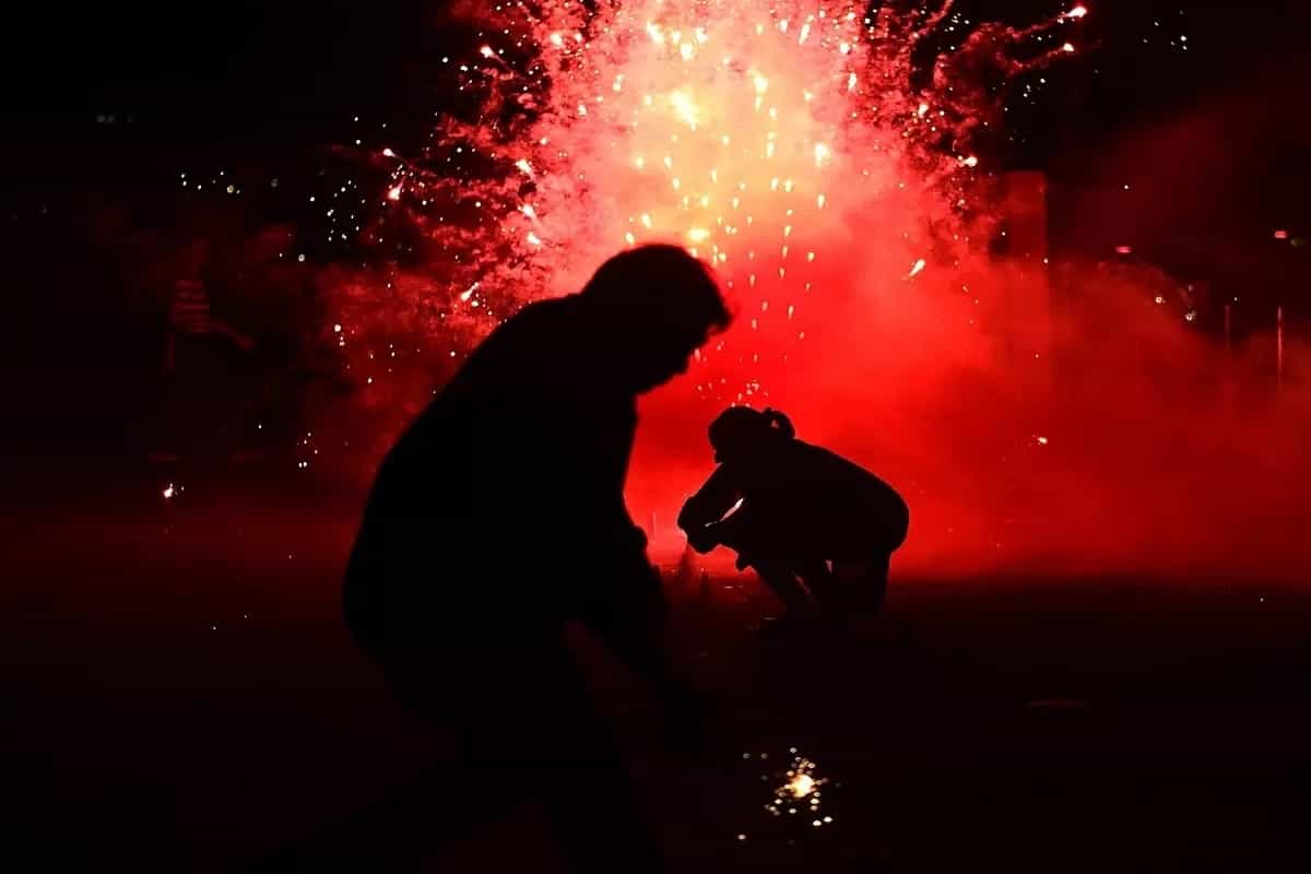 Maharashtra minister urges people to avoid bursting crackers this Diwali