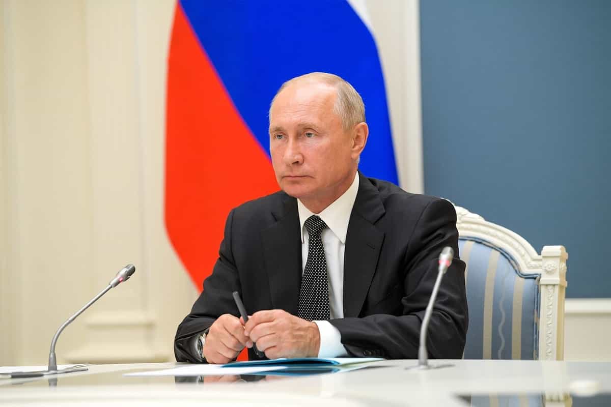 Vladimir Putin may step down next year because of health reasons, claims report