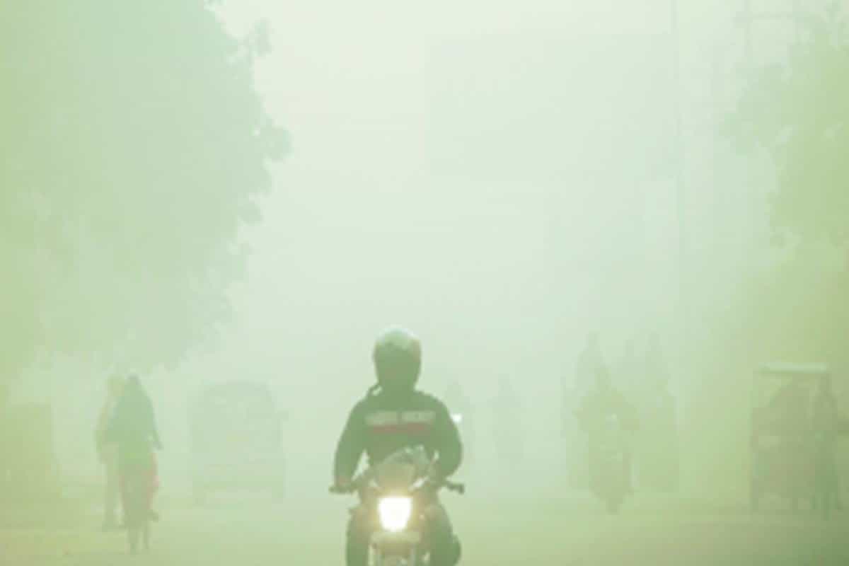 Delhi inches towards odd-even as pollution touches emergency levels