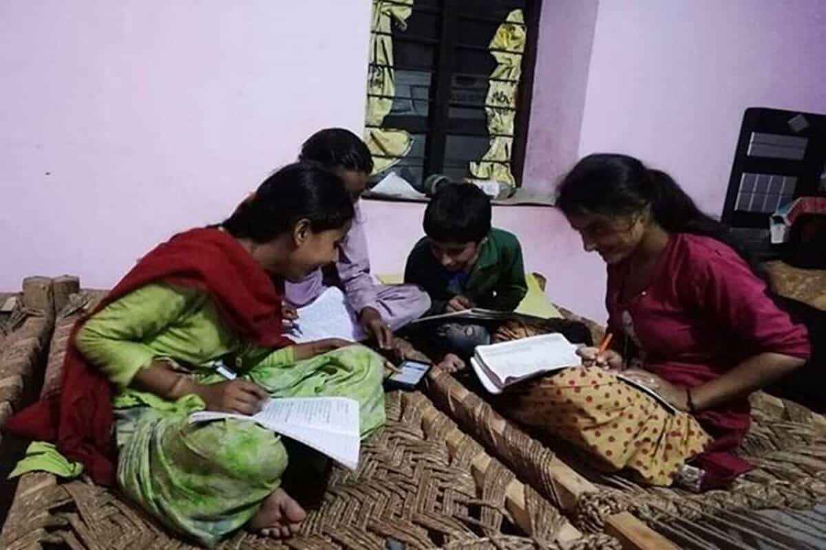 Teachers and parents find the online teaching inadequate and ineffective, reveals study