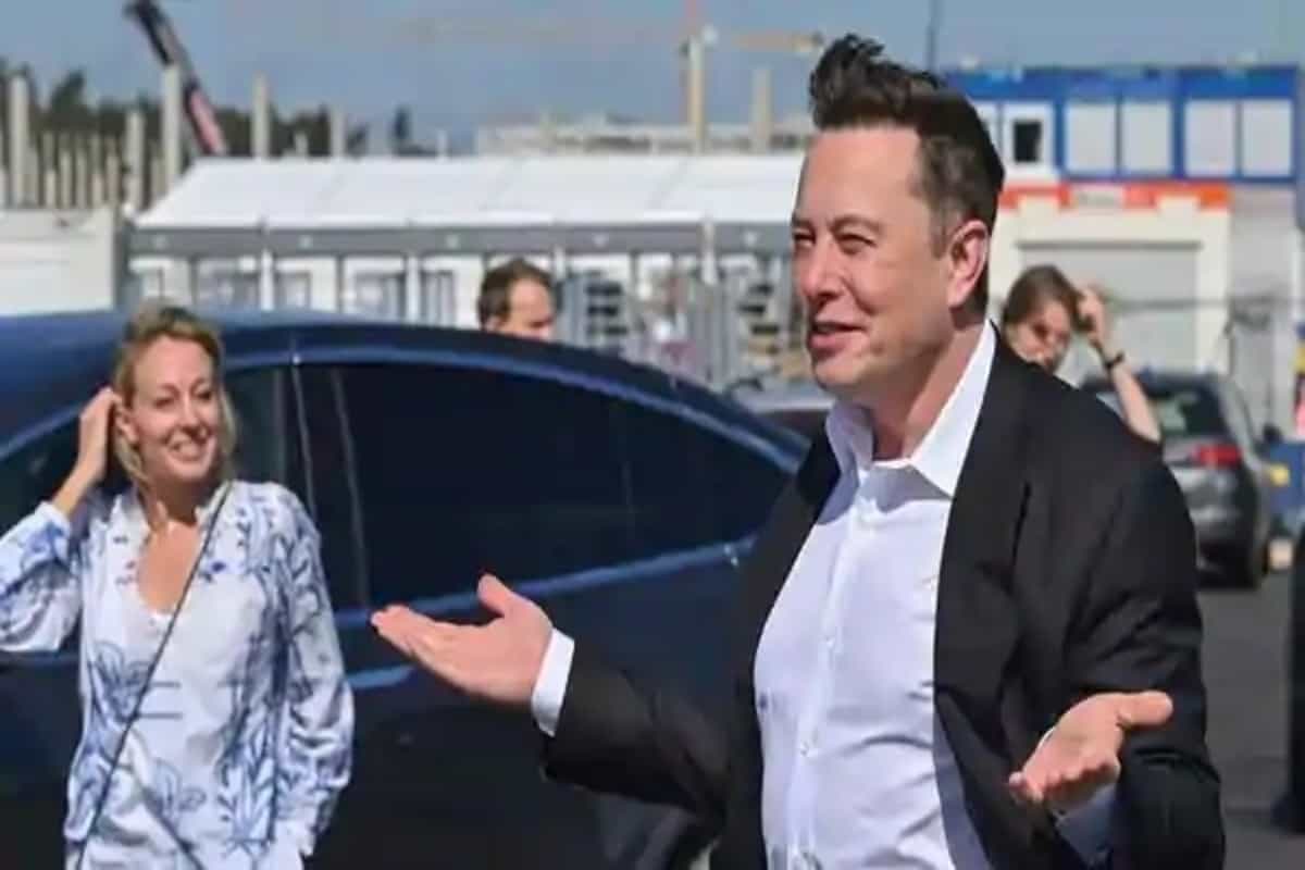 Tesla on job offensive, hires 1,000 sales and delivery executives in two months