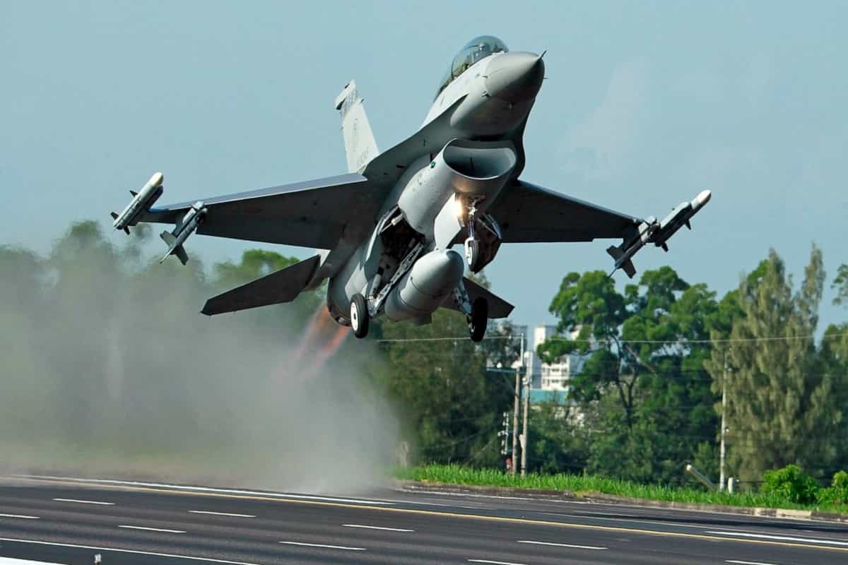 Taiwan says F-16 fighter jet goes missing during training