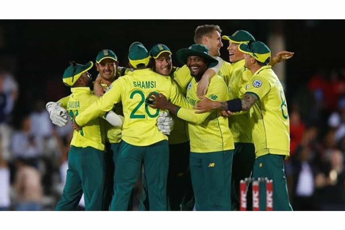 Three South Africa cricketers isolated after one tests COVID positive ahead of England series