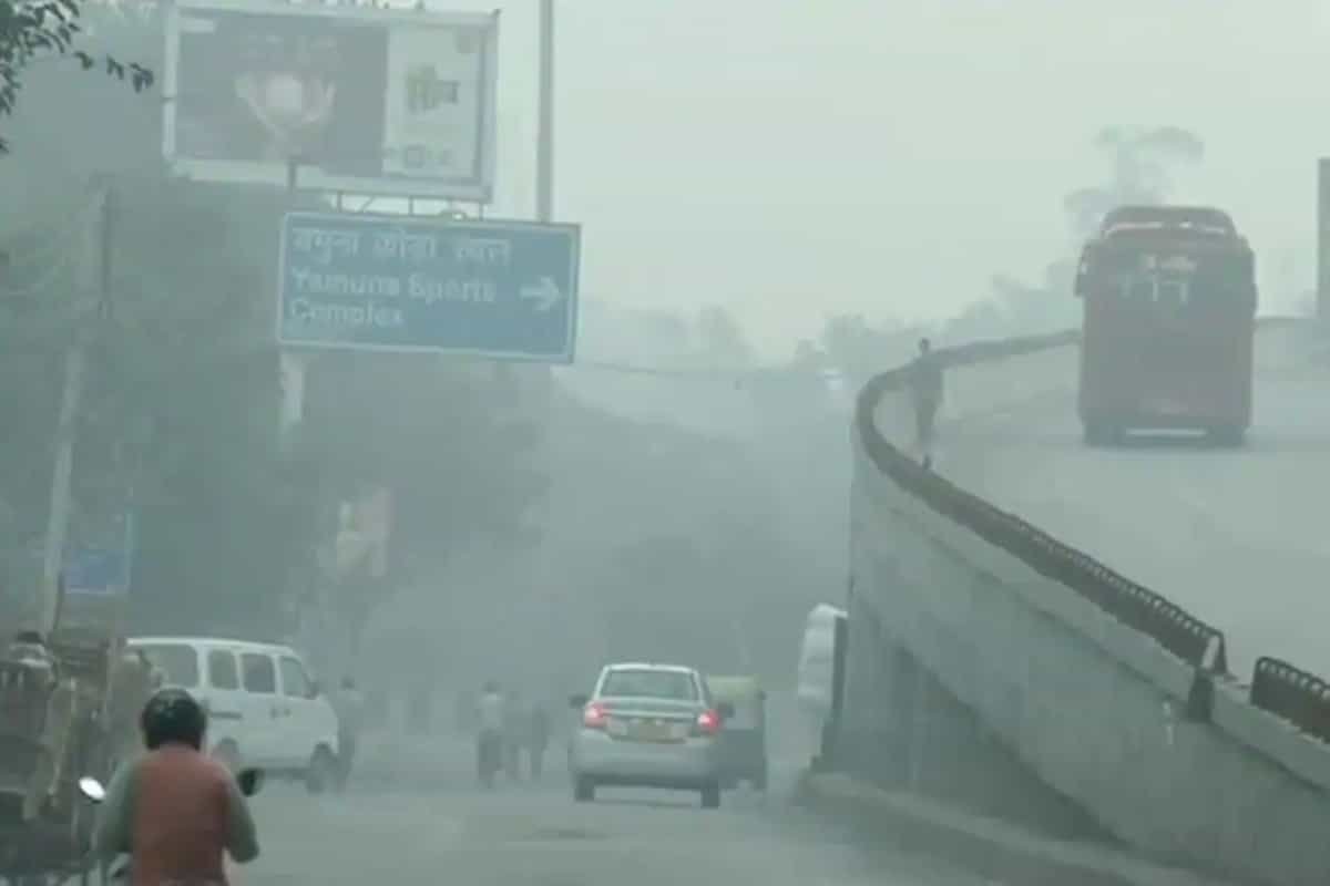 Delhi wakes up to hazy morning; air quality remains in ‘poor category’