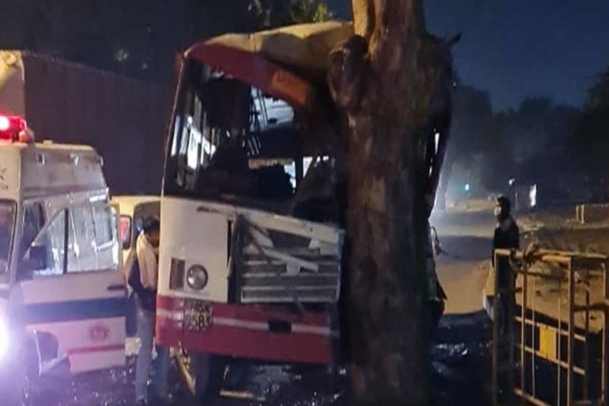 Delhi: 22 people injured after bus rams into tree in New Friends Colony