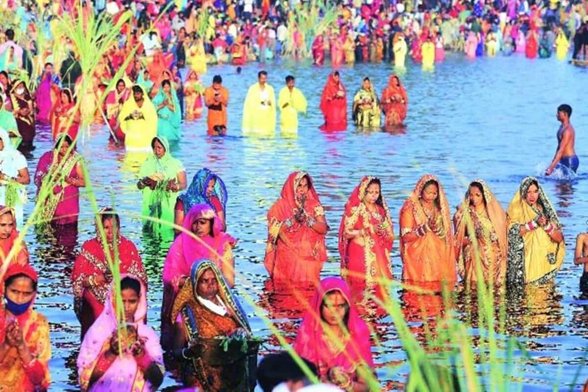 Chhath venue sees no social distancing amid rise in cases
