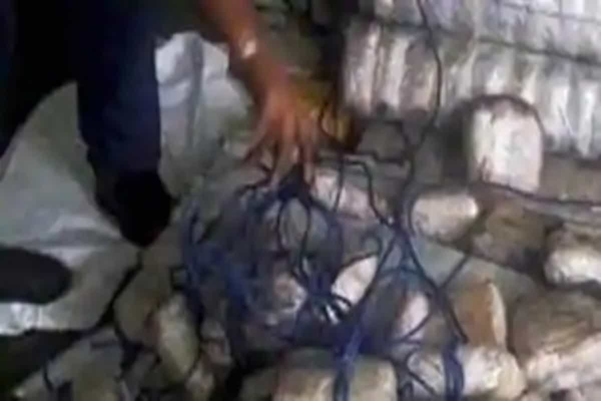 100kg heroin in empty fuel tank seized from Lankan boat. Drugs came from Pak