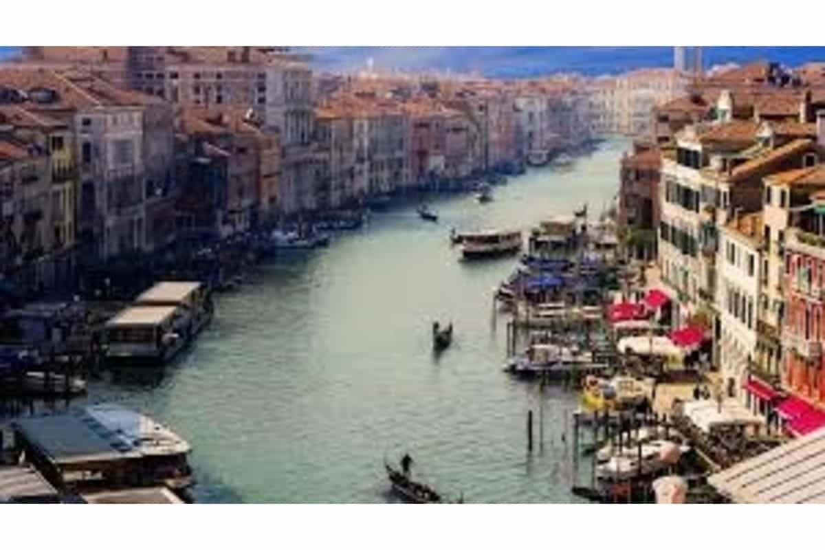 Venice postpones tourist tax to encourage people to visit the city