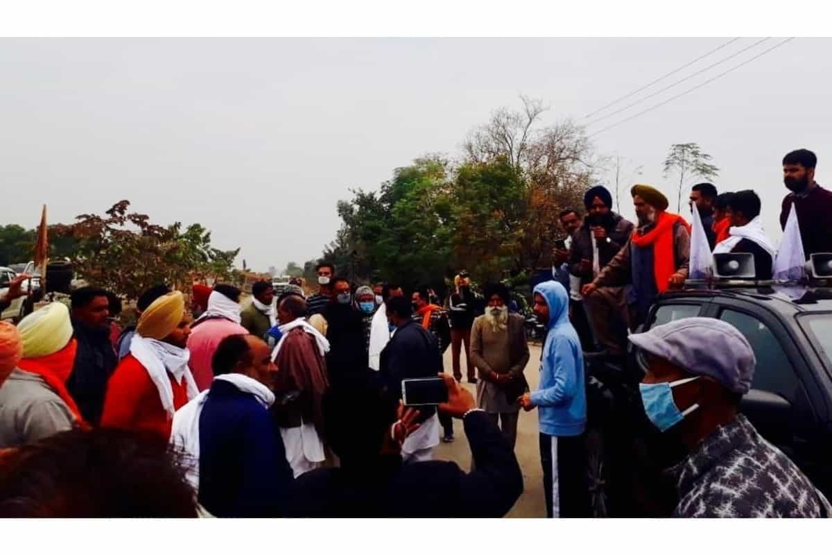 ‘Delhi Chalo’ protest: Hundreds of farmers gather along Punjab-Haryana border