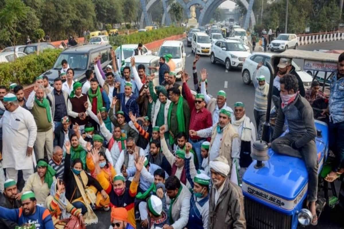 Farmers’ sit-in at Noida-Delhi border continues; key route to Delhi closed for vehicles