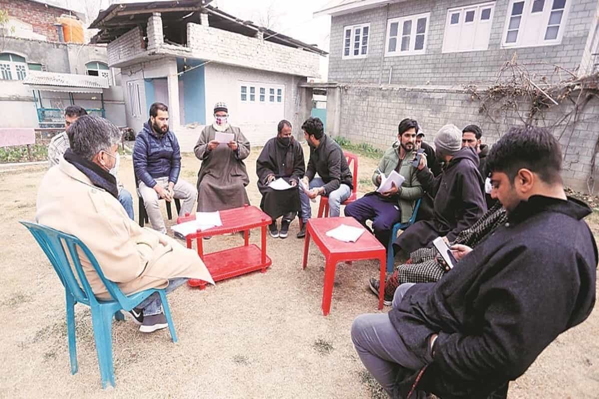PDP youth leader in jail, his family hits campaign trail in Pulwama