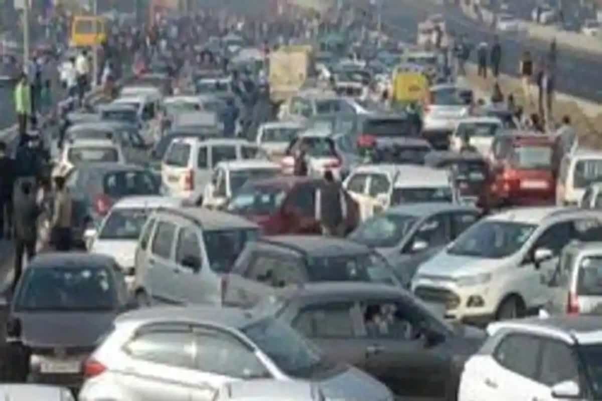 Farmers’ protest: Heavy traffic at DND flyway. Avoid these routes