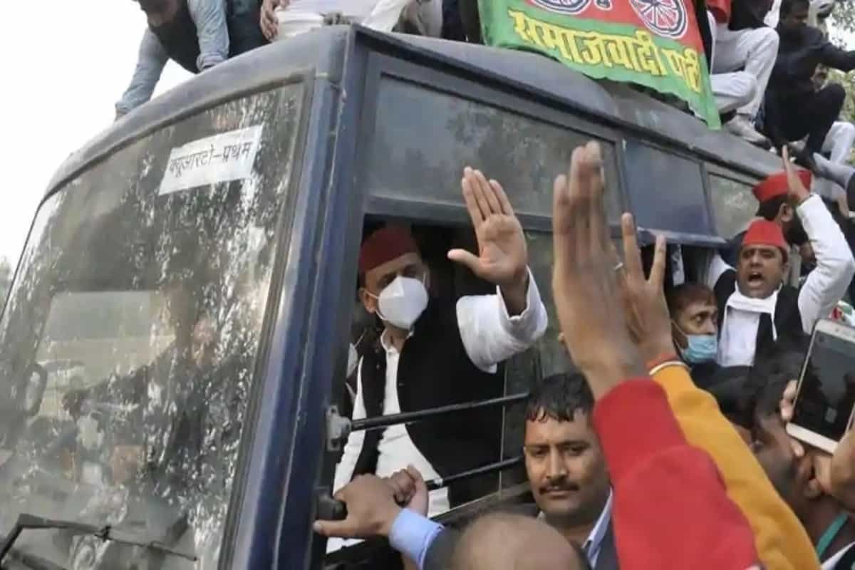 Akhilesh Yadav, stopped from joining ‘Kisan Yatra’, detained outside his Lucknow house