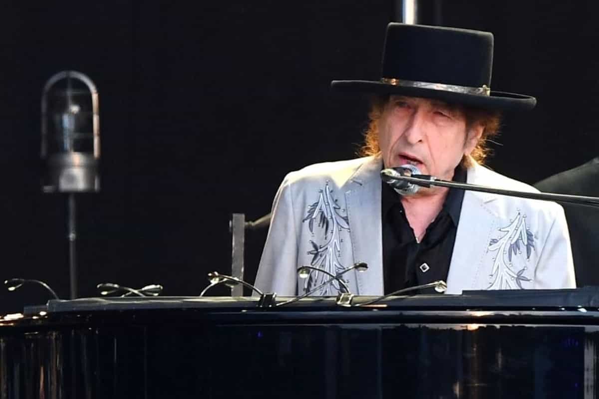 Bob Dylan sells entire song catalogue to Universal Music