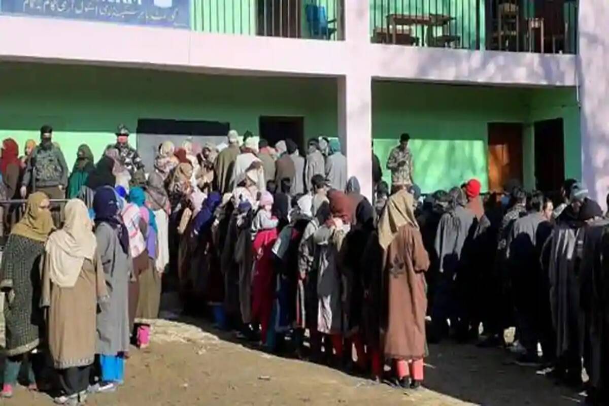 J&K: Counting of votes for DDC polls underway; PAGD leads in Kashmir, BJP in Jammu