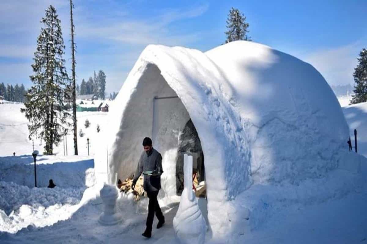 Kashmir hotel lures tourists with igloo cafe