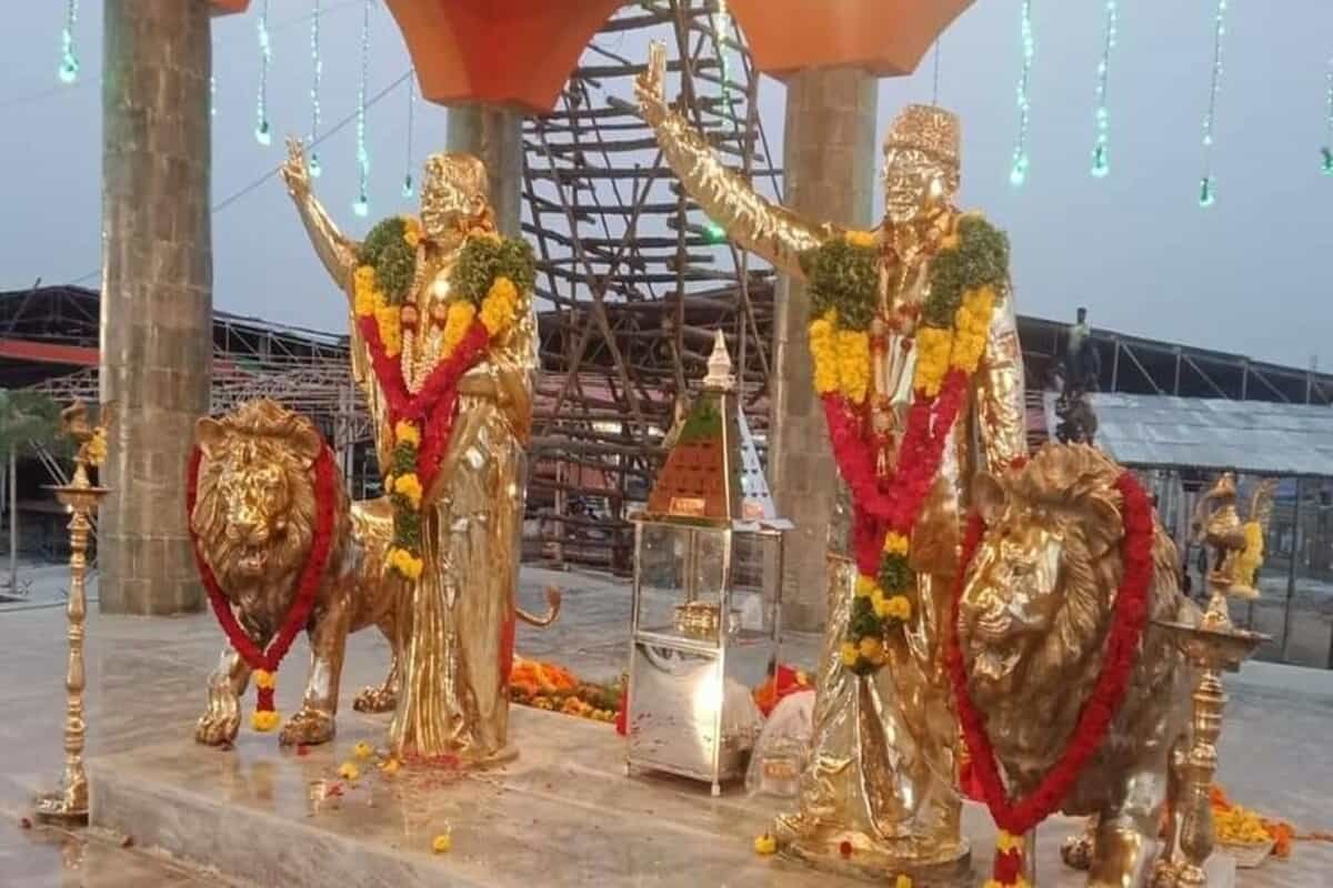 Temple built in memory of ex-CMs Jayalalithaa, MG Ramachandran unveiled in Madurai