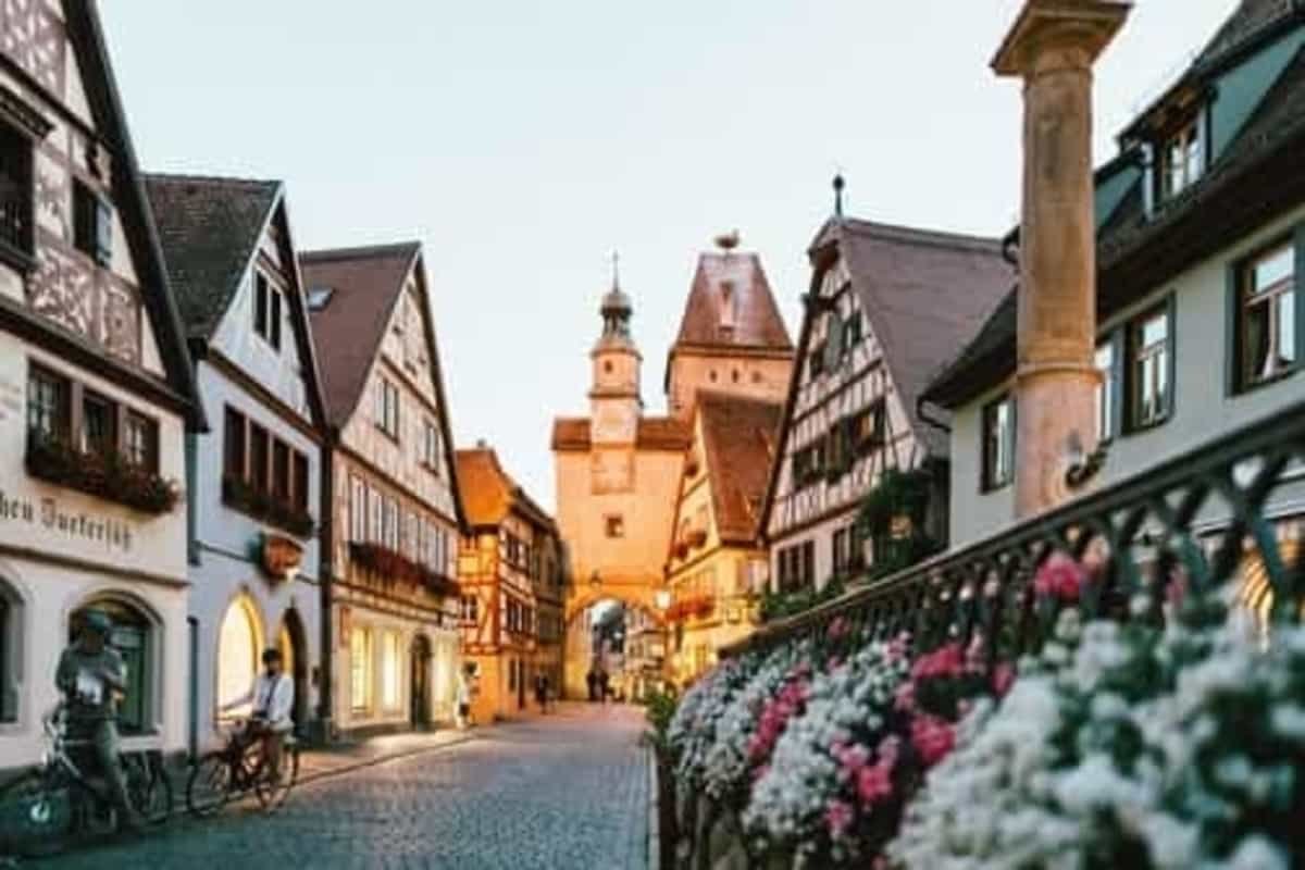 New Orleans: Live indoor music gets a green light, dancing still prohibited