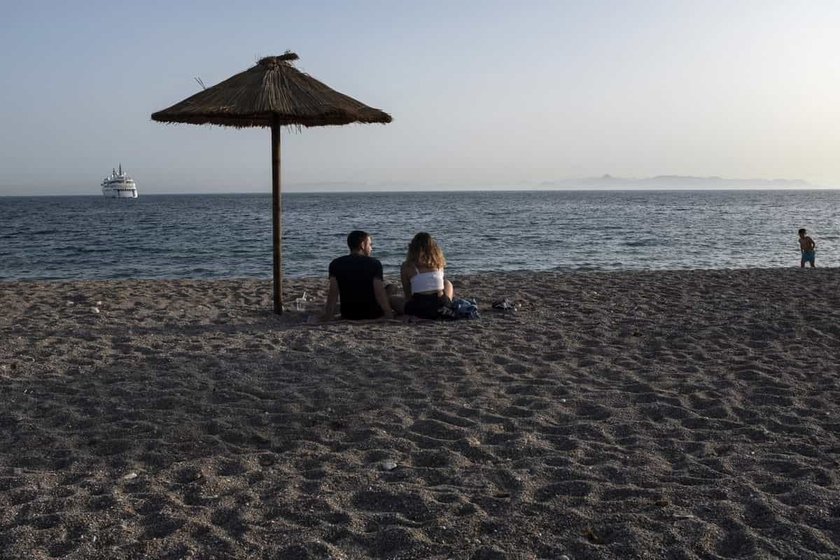 EU governments push to relax ban on travel from rest of world