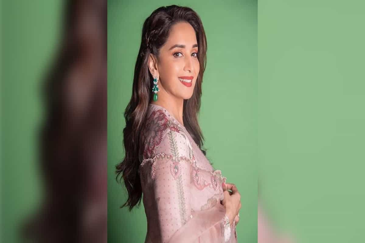 Get healthy hair like Madhuri Dixit by making her special oil and mask