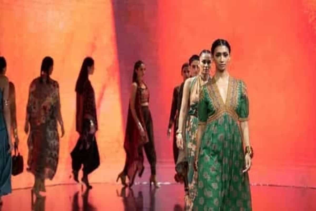 Katrina, Kareena, Kartik: Aching for a summer hairdo? Take cue from these celebs