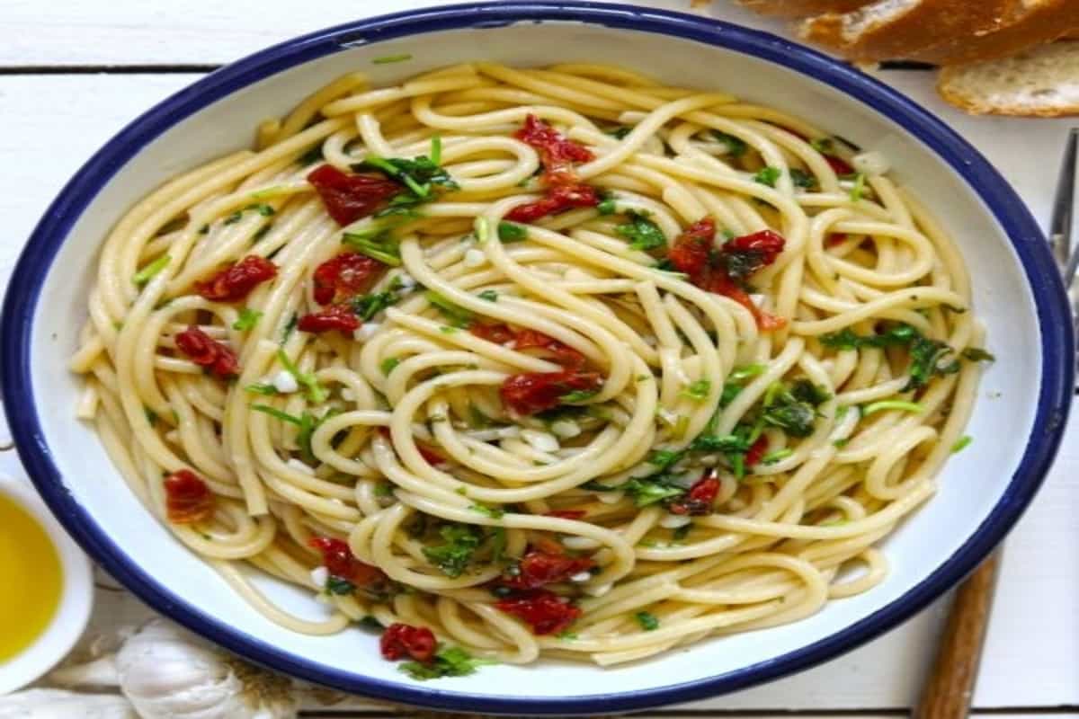 Recipe: This divine pasta Aglio e Olio will make your weekend