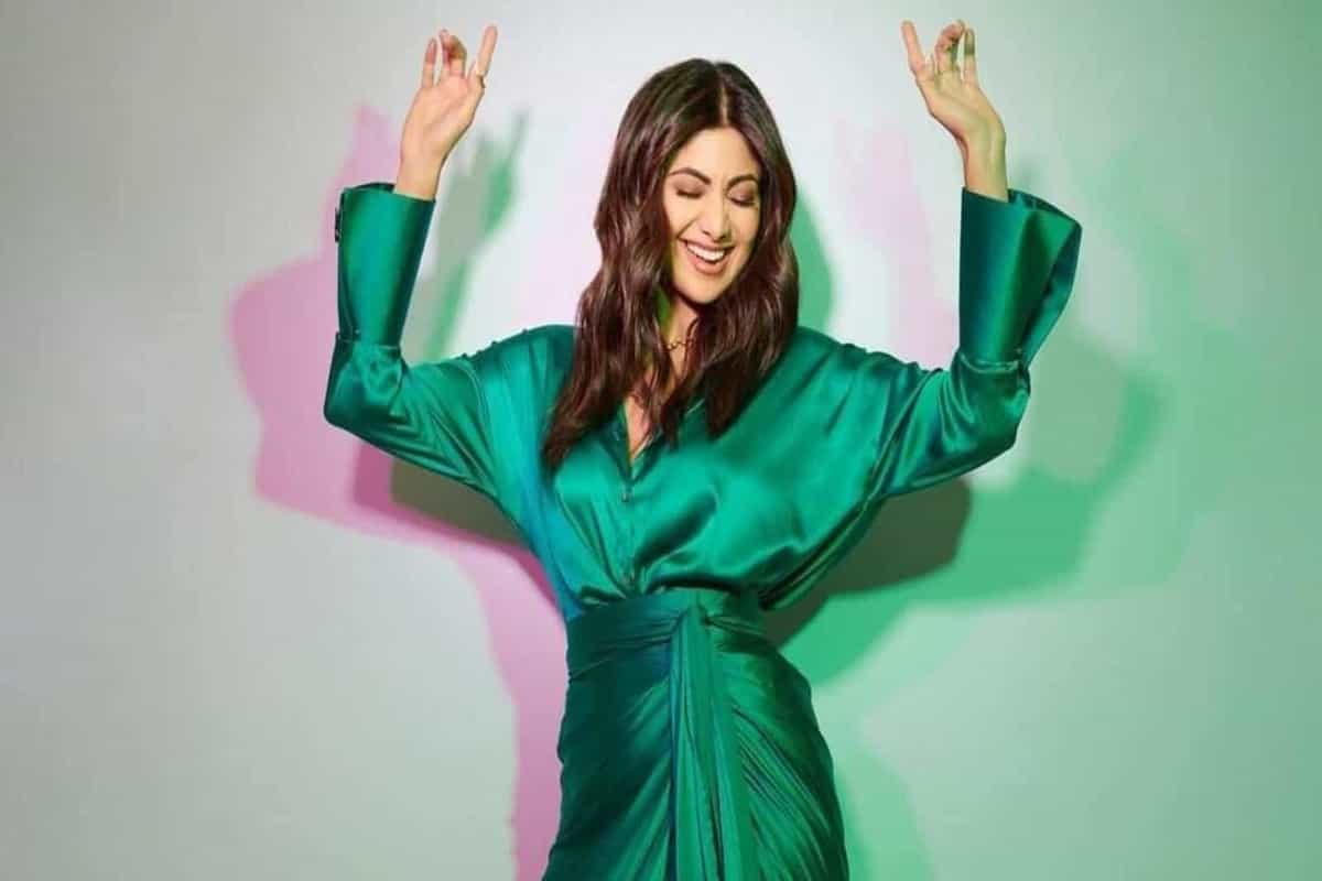 Shilpa Shetty ‘gets her groove on’ in ₹31k emerald green shirt-skirt combo