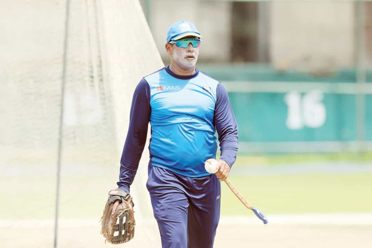 Sri Lanka pace bowling consultant Vaas withdraws resignation