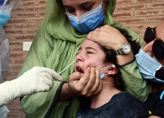 BREAKING NEWS : India reports another record single-day spike in deaths, cases