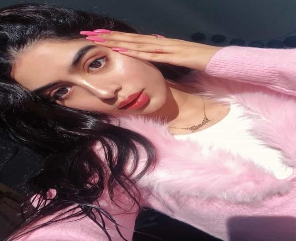 Khushi Kapoor is the ultimate Gen Z fashionista, these sunkissed pics are proof
