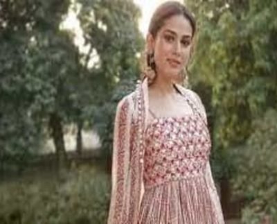 Mira Kapoor throws back to stunning look in ₹32,500 Punit Balana anarkali