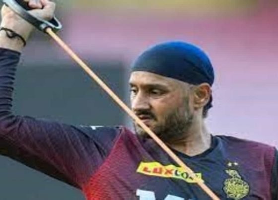 IPL 2021: KKR teammate Karthik is very impressed with Harbhajan's passion for work