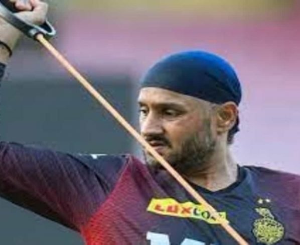 IPL 2021: KKR teammate Karthik is very impressed with Harbhajan's passion for work