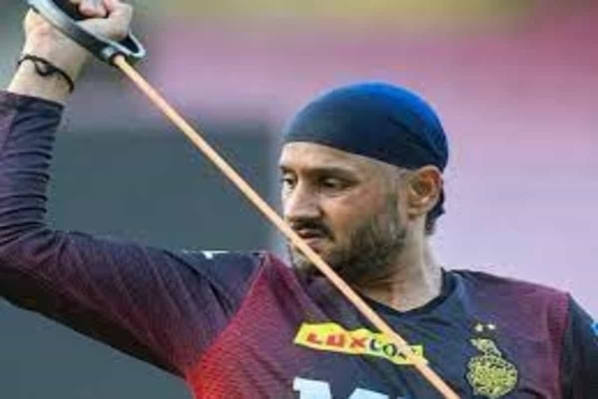 IPL 2021: KKR teammate Karthik is very impressed with Harbhajan’s passion for work