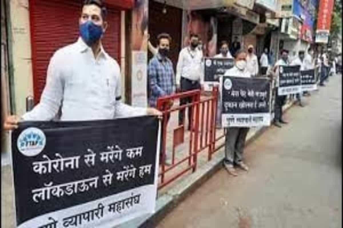 36 Pune traders booked for violating norms at protest against Covid restrictions