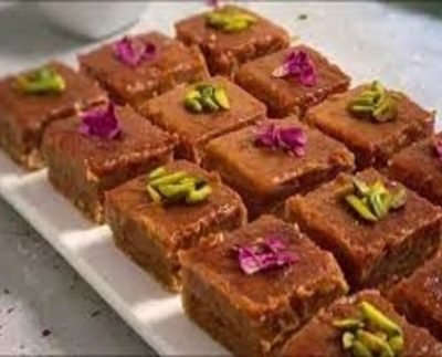 Ramadan and khajur are here, try whipping up some delicious date squares