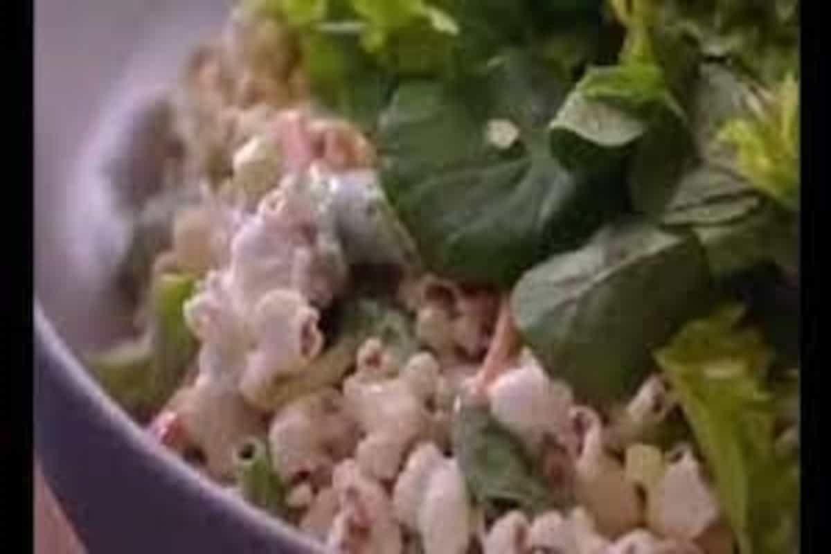 Woman mixes popcorn with salad, leaves netizens asking ‘why’