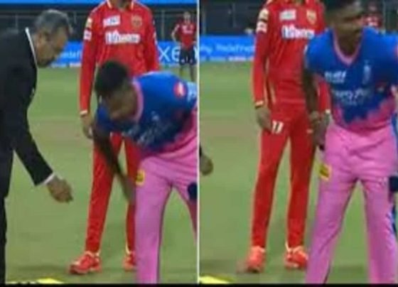 Sanju Samson keeps coin in his pocket after toss, leaves match referee in shock