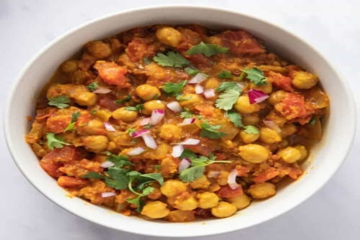 Fasting for Ramadan, Navratri? Replenish your energy with this easy Chana Masala