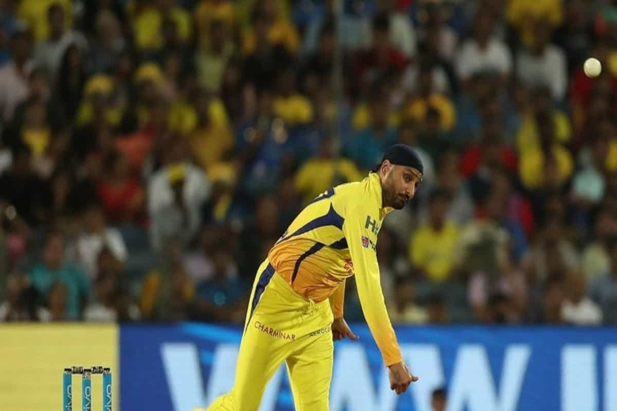 IPL 2021: Bowlers who have bowled most dot balls in an IPL inning