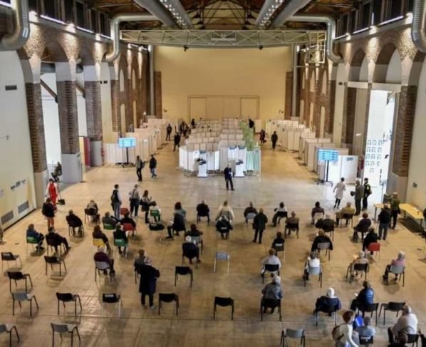 Italy moves toward slow reopening with outdoor dining