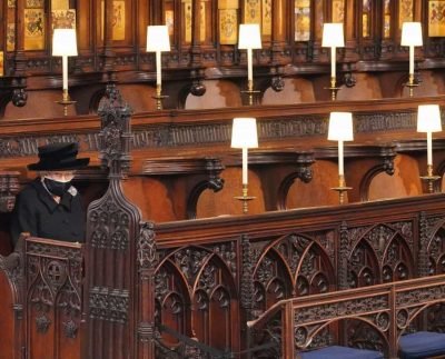 Queen sits alone at funeral for Prince Philip to set example