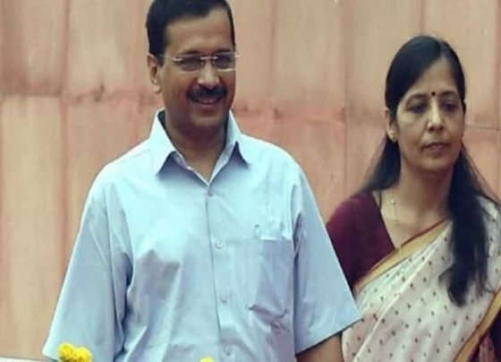 BREAKING NEWS: Arvind Kerjiwal Wife is Covid 19 Positive , CM Under Isolation