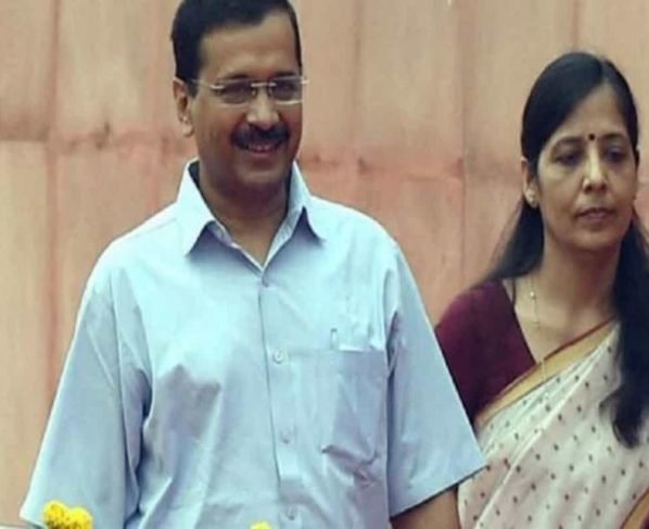 BREAKING NEWS: Arvind Kerjiwal Wife is Covid 19 Positive , CM Under Isolation