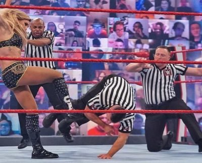 WWE RAW: Charlotte Flair attacks Referee, gets fine of $ 100,000